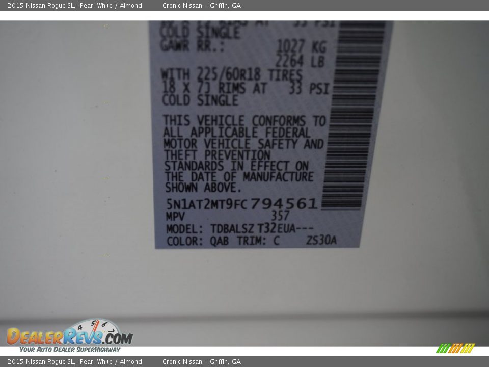 2015 Nissan Rogue SL Pearl White / Almond Photo #18