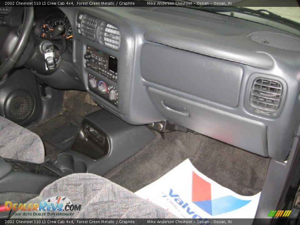 2002 Chevrolet S10 LS Crew Cab 4x4 Forest Green Metallic / Graphite Photo #13