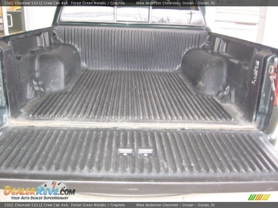 2002 Chevrolet S10 LS Crew Cab 4x4 Forest Green Metallic / Graphite Photo #16