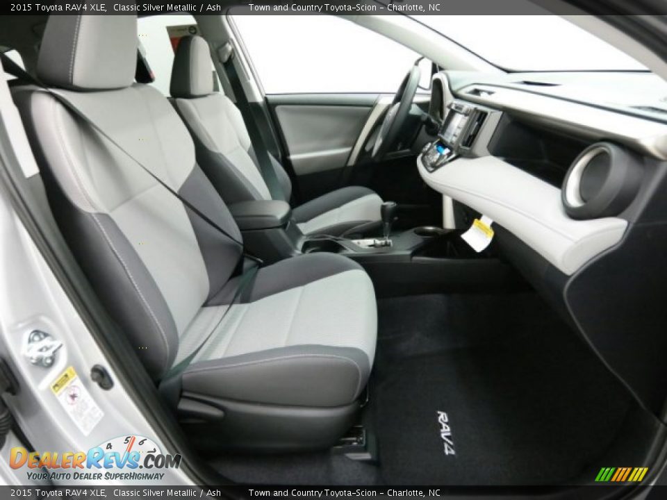 2015 Toyota RAV4 XLE Classic Silver Metallic / Ash Photo #11