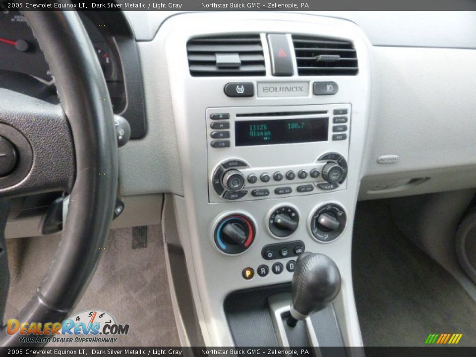 Controls of 2005 Chevrolet Equinox LT Photo #13