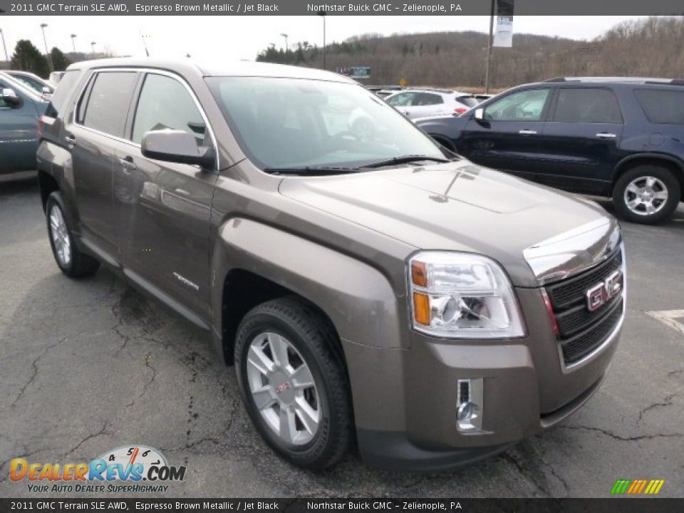 Front 3/4 View of 2011 GMC Terrain SLE AWD Photo #7