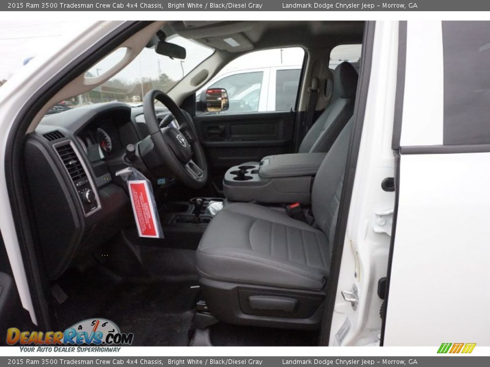2015 Ram 3500 Tradesman Crew Cab 4x4 Chassis Bright White / Black/Diesel Gray Photo #7