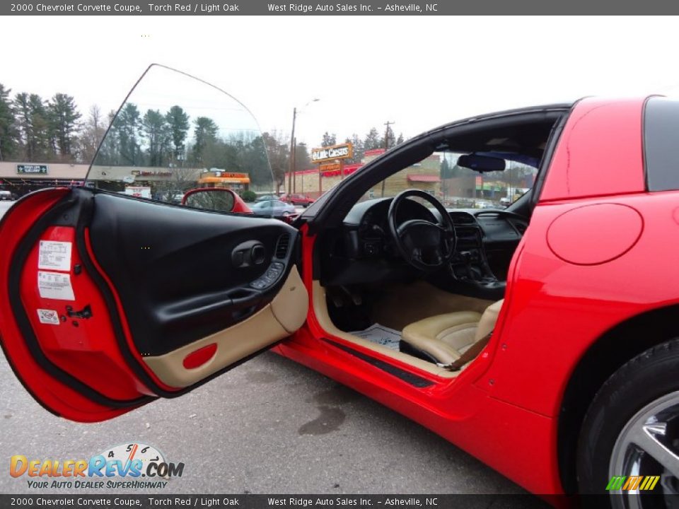 2000 Chevrolet Corvette Coupe Torch Red / Light Oak Photo #7