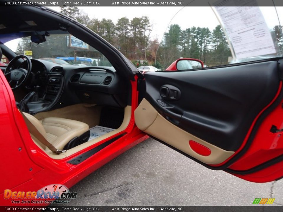 2000 Chevrolet Corvette Coupe Torch Red / Light Oak Photo #14