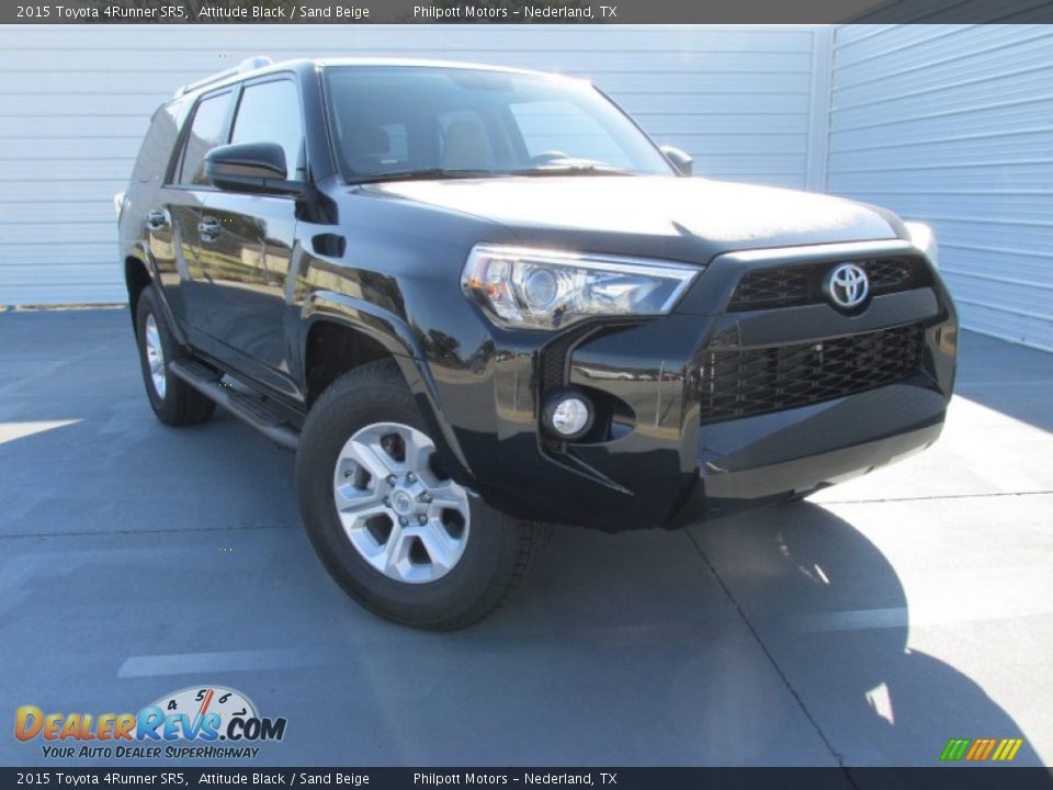 Front 3/4 View of 2015 Toyota 4Runner SR5 Photo #2
