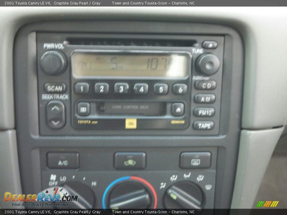 Audio System of 2001 Toyota Camry LE V6 Photo #30