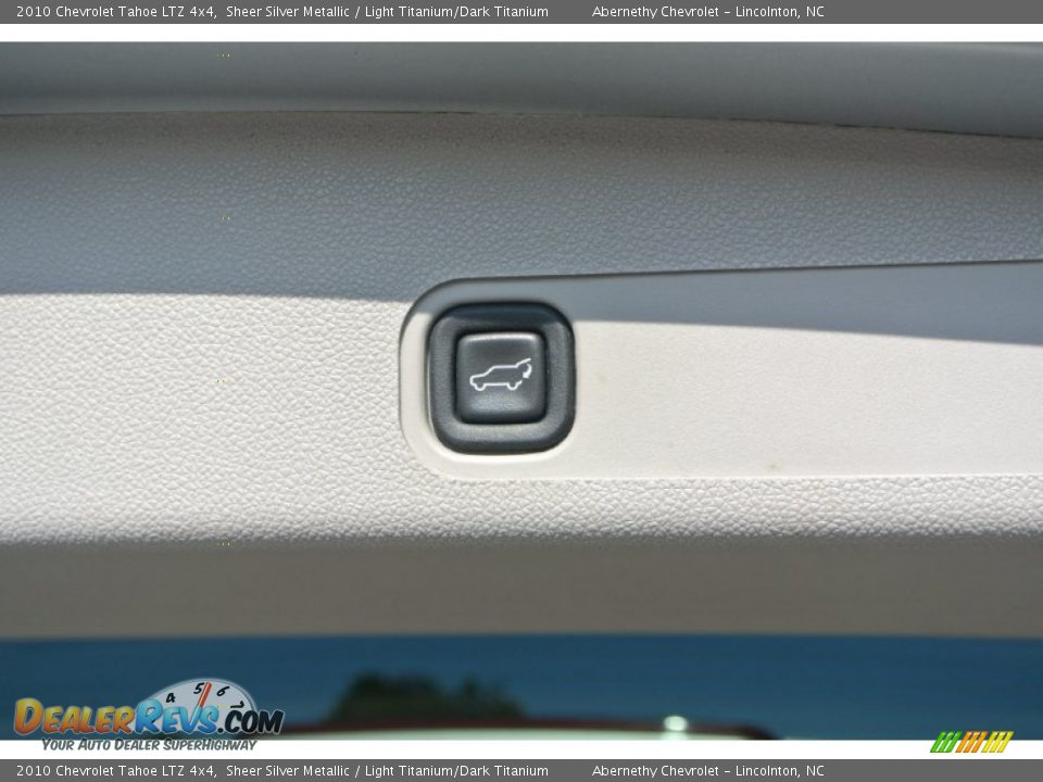 2010 Chevrolet Tahoe LTZ 4x4 Sheer Silver Metallic / Light Titanium/Dark Titanium Photo #21