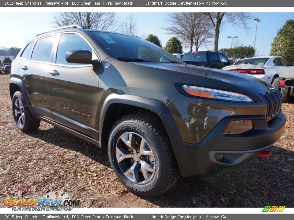 Front 3/4 View of 2015 Jeep Cherokee Trailhawk 4x4 Photo #4