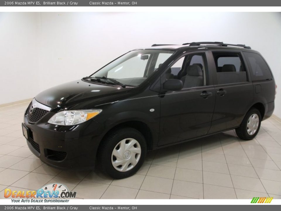 Front 3/4 View of 2006 Mazda MPV ES Photo #3