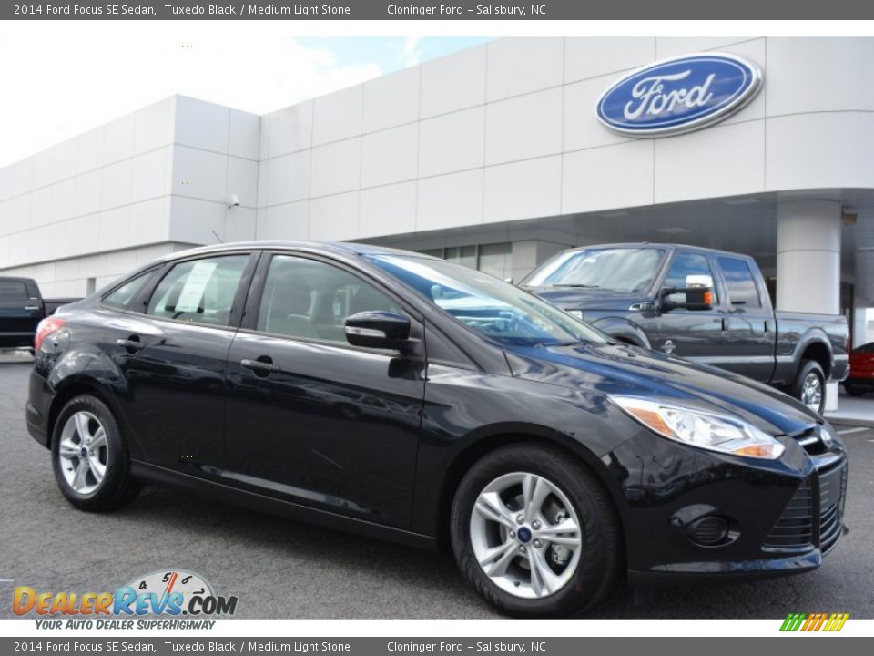 2014 Ford Focus SE Sedan Tuxedo Black / Medium Light Stone Photo #1