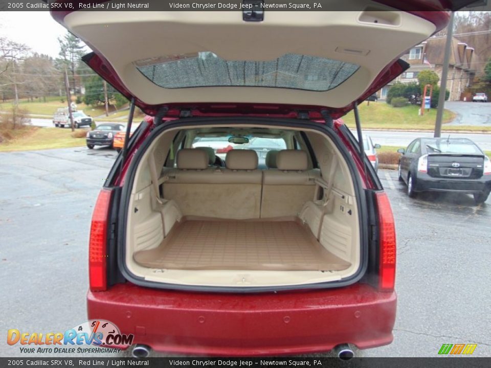 2005 Cadillac SRX V8 Trunk Photo #10
