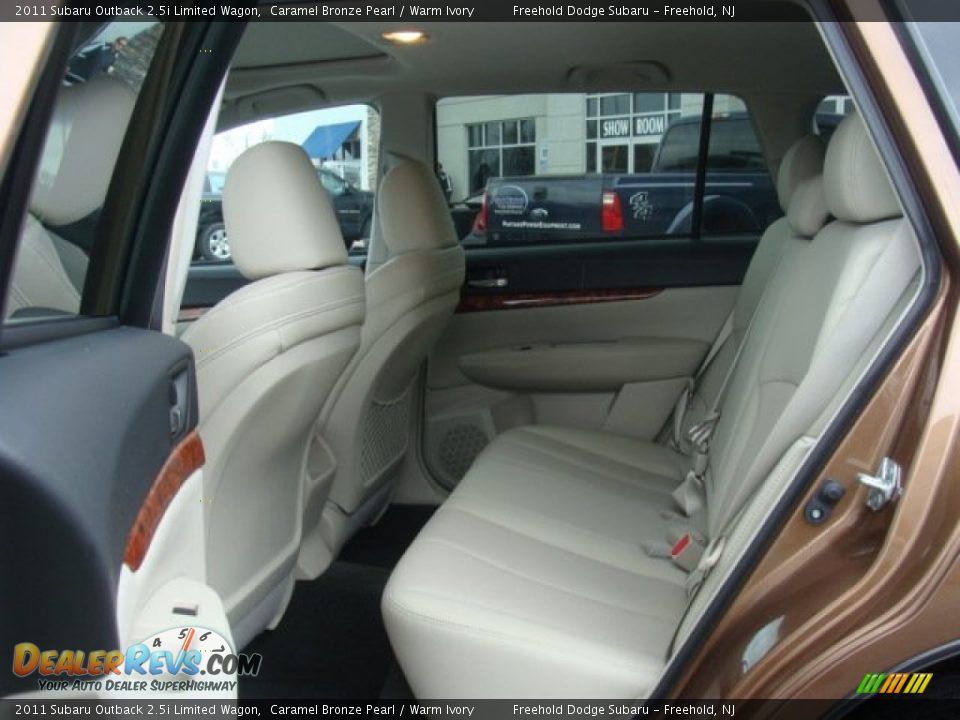 2011 Subaru Outback 2.5i Limited Wagon Caramel Bronze Pearl / Warm Ivory Photo #11
