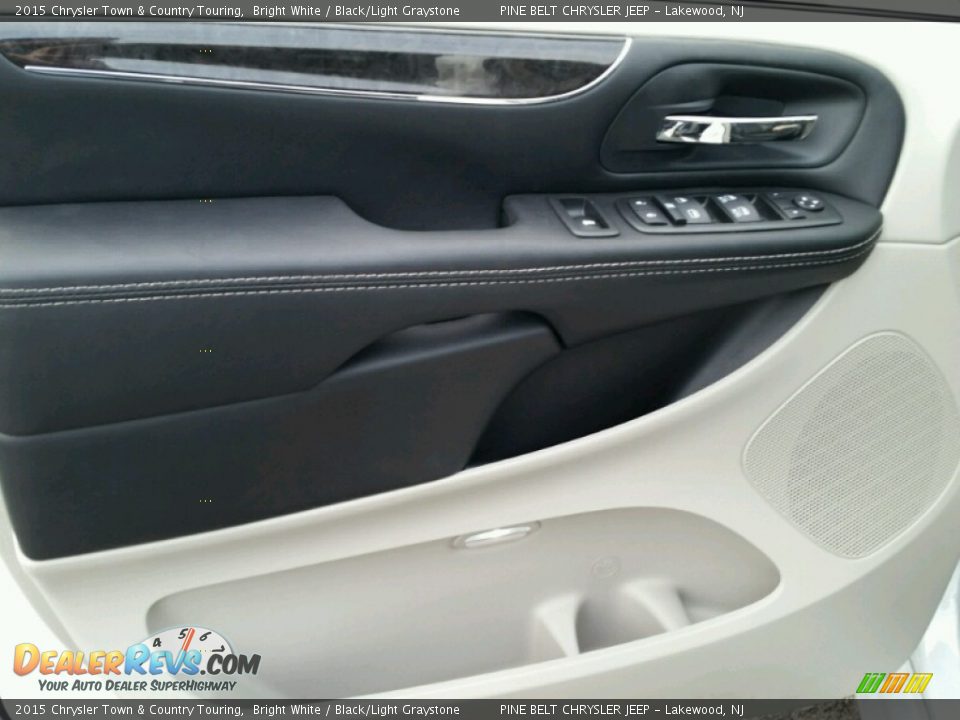 2015 Chrysler Town & Country Touring Bright White / Black/Light Graystone Photo #8