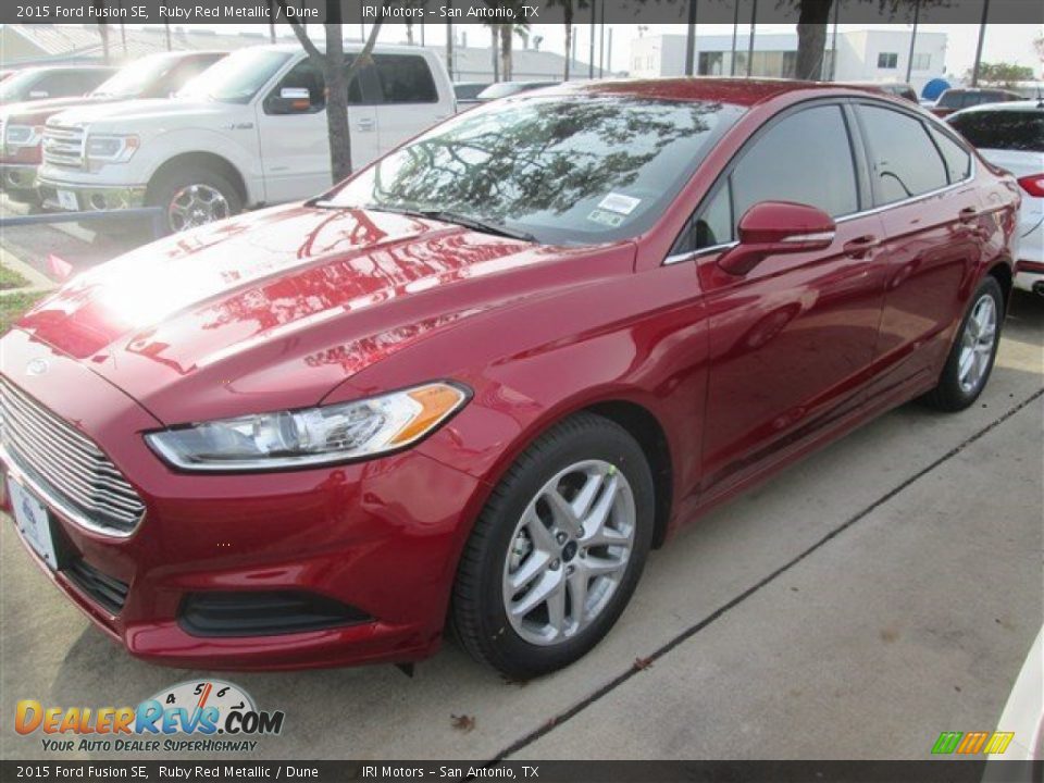2015 Ford Fusion SE Ruby Red Metallic / Dune Photo #4
