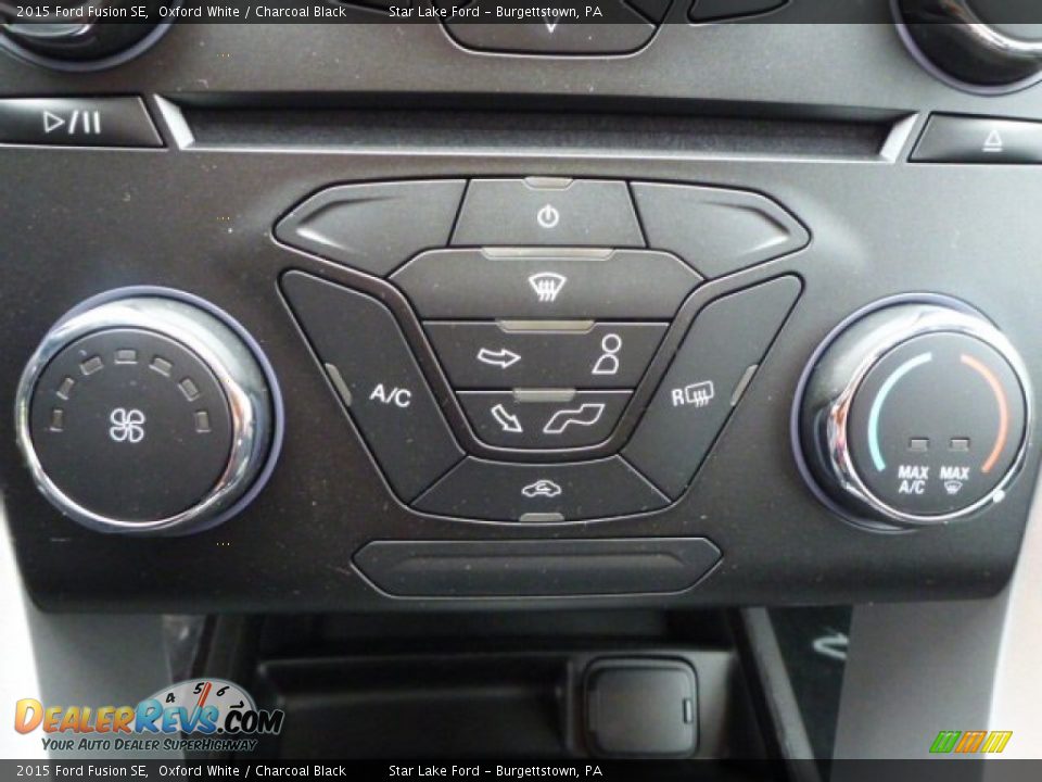 2015 Ford Fusion SE Oxford White / Charcoal Black Photo #18
