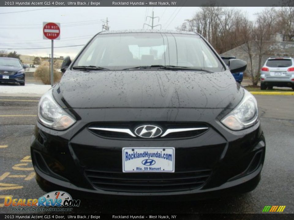 2013 Hyundai Accent GLS 4 Door Ultra Black / Beige Photo #2