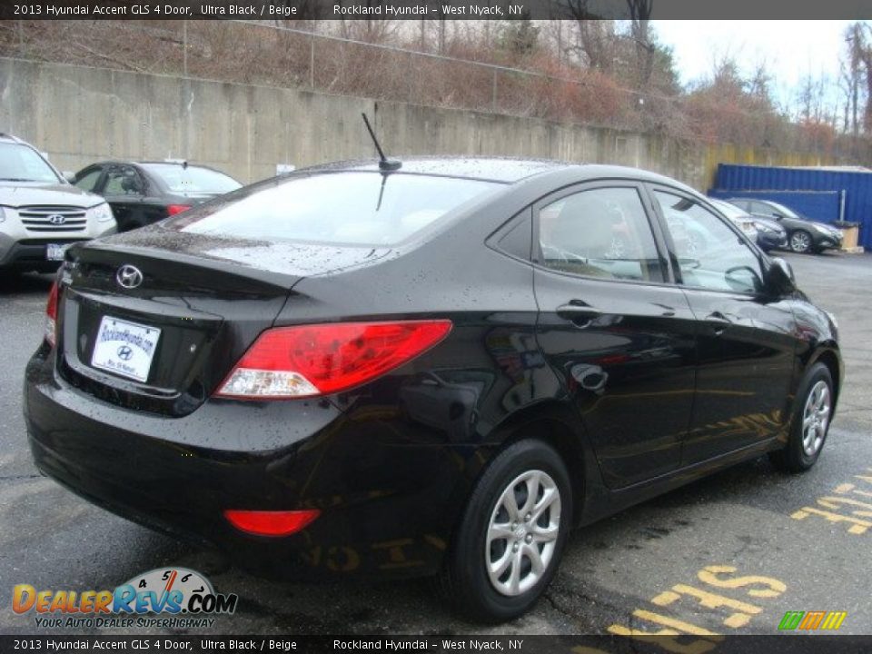 2013 Hyundai Accent GLS 4 Door Ultra Black / Beige Photo #4