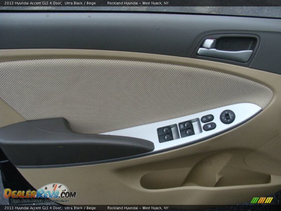 2013 Hyundai Accent GLS 4 Door Ultra Black / Beige Photo #7