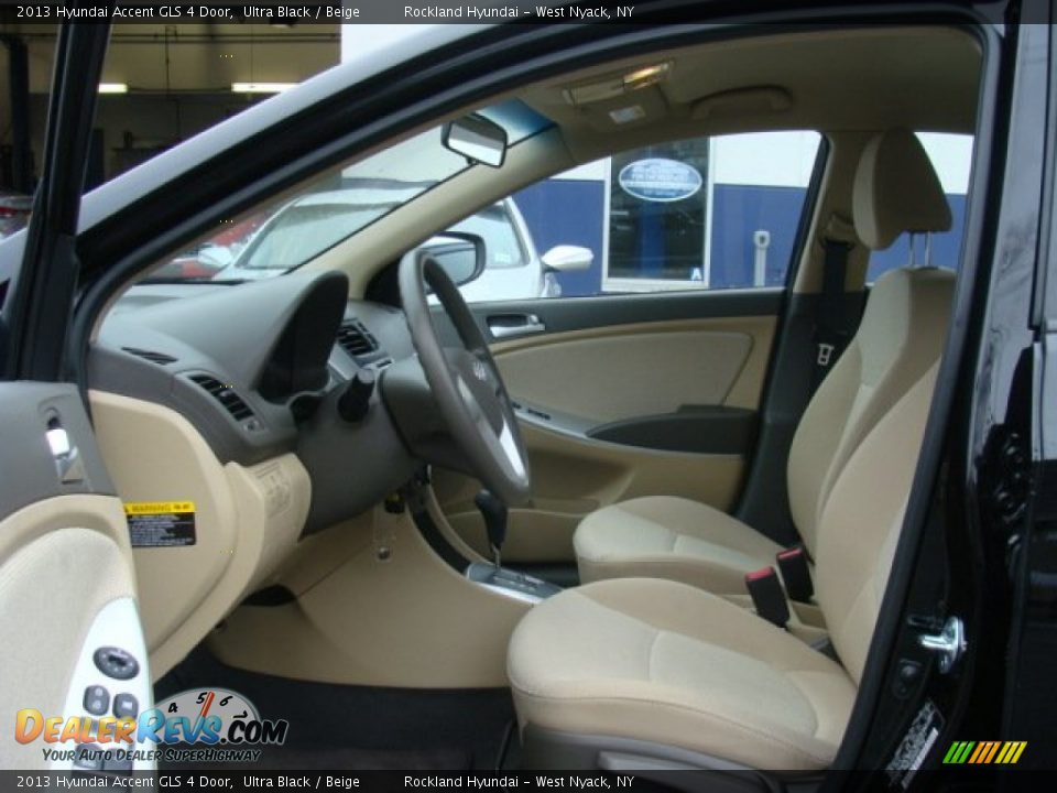 2013 Hyundai Accent GLS 4 Door Ultra Black / Beige Photo #10
