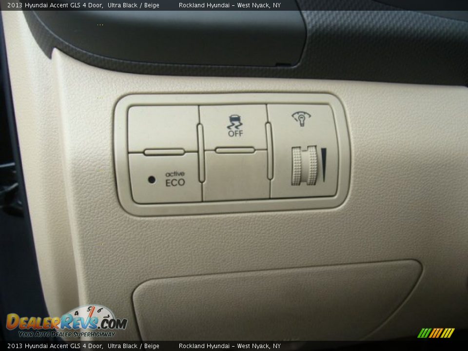 2013 Hyundai Accent GLS 4 Door Ultra Black / Beige Photo #12