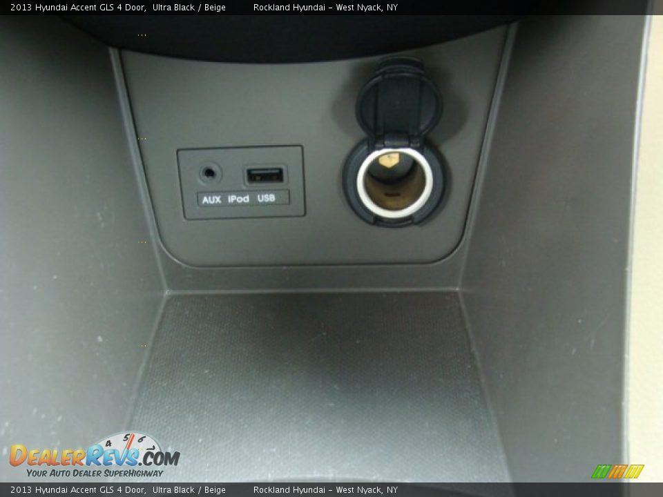 2013 Hyundai Accent GLS 4 Door Ultra Black / Beige Photo #16