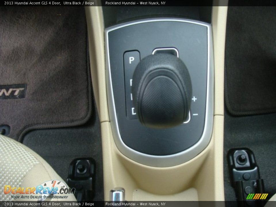 2013 Hyundai Accent GLS 4 Door Ultra Black / Beige Photo #17