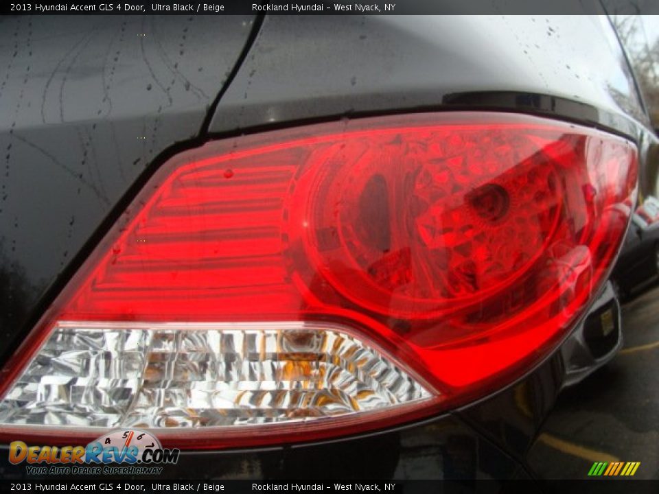 2013 Hyundai Accent GLS 4 Door Ultra Black / Beige Photo #20