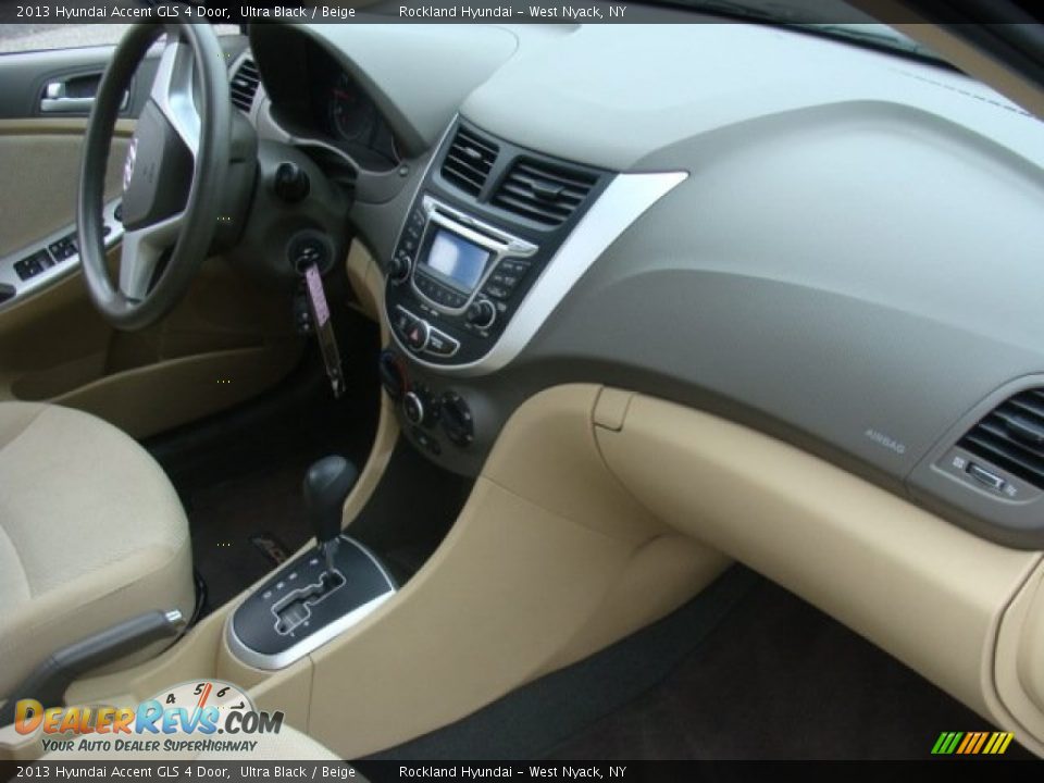 2013 Hyundai Accent GLS 4 Door Ultra Black / Beige Photo #23