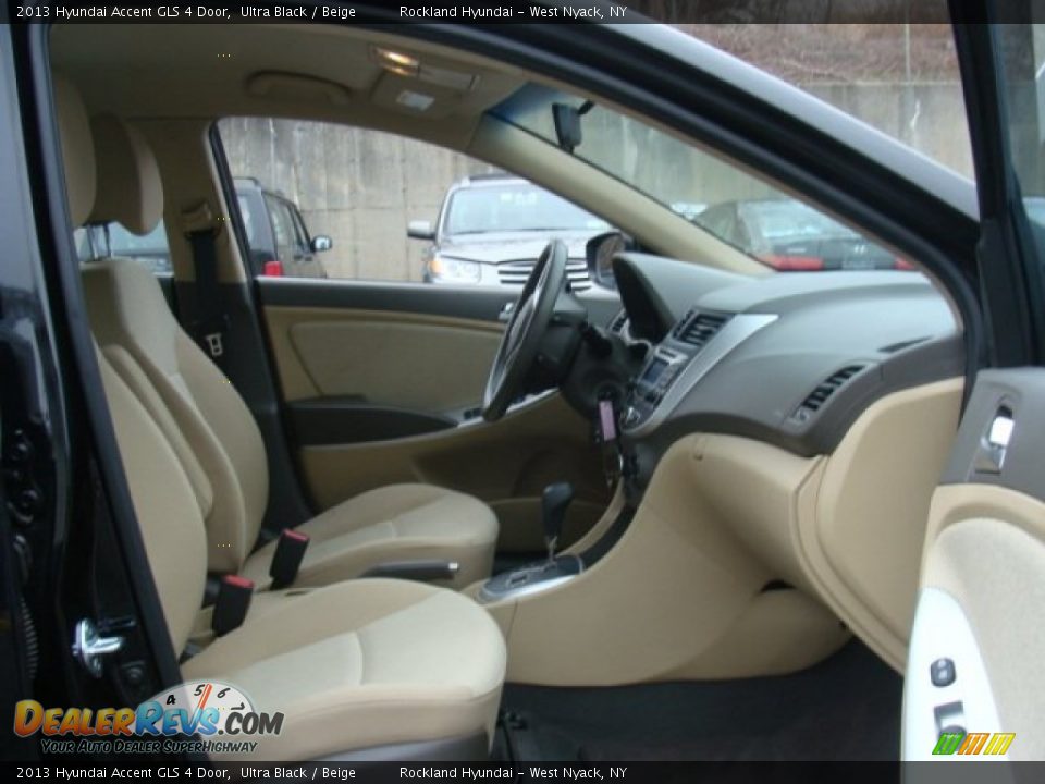 2013 Hyundai Accent GLS 4 Door Ultra Black / Beige Photo #24