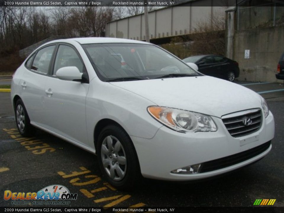 Front 3/4 View of 2009 Hyundai Elantra GLS Sedan Photo #3