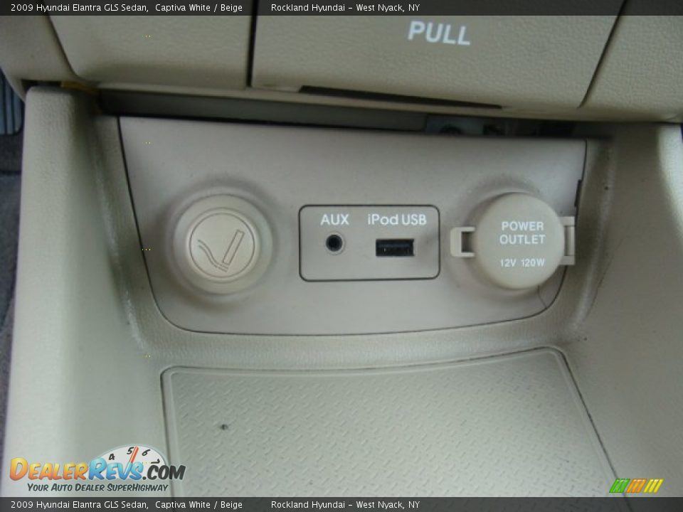 2009 Hyundai Elantra GLS Sedan Captiva White / Beige Photo #17