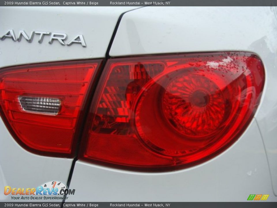 2009 Hyundai Elantra GLS Sedan Captiva White / Beige Photo #21