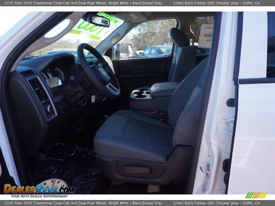 2015 Ram 3500 Tradesman Crew Cab 4x4 Dual Rear Wheel Bright White / Black/Diesel Gray Photo #9