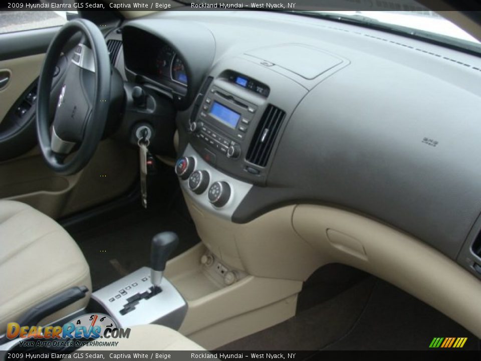 2009 Hyundai Elantra GLS Sedan Captiva White / Beige Photo #24