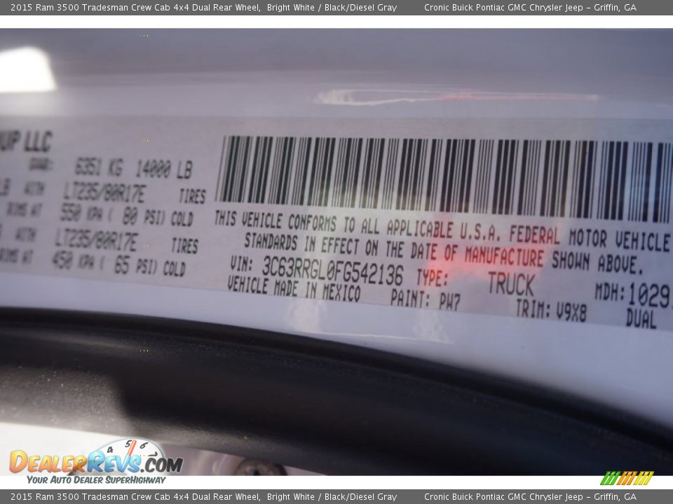 2015 Ram 3500 Tradesman Crew Cab 4x4 Dual Rear Wheel Bright White / Black/Diesel Gray Photo #17