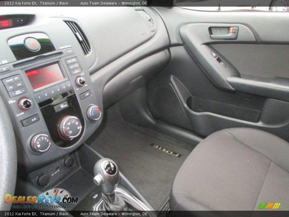 2012 Kia Forte EX Titanium / Black Photo #16