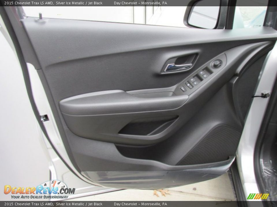 Door Panel of 2015 Chevrolet Trax LS AWD Photo #11