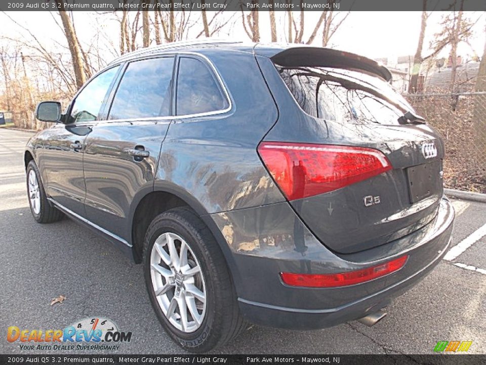 2009 Audi Q5 3.2 Premium quattro Meteor Gray Pearl Effect / Light Gray Photo #3