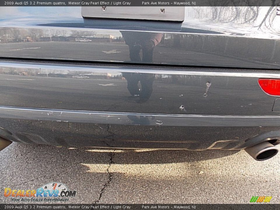 2009 Audi Q5 3.2 Premium quattro Meteor Gray Pearl Effect / Light Gray Photo #5