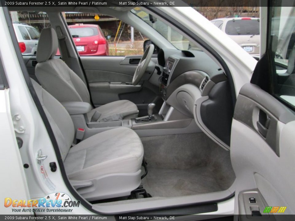 2009 Subaru Forester 2.5 X Satin White Pearl / Platinum Photo #17