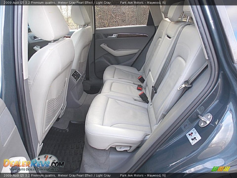 2009 Audi Q5 3.2 Premium quattro Meteor Gray Pearl Effect / Light Gray Photo #19