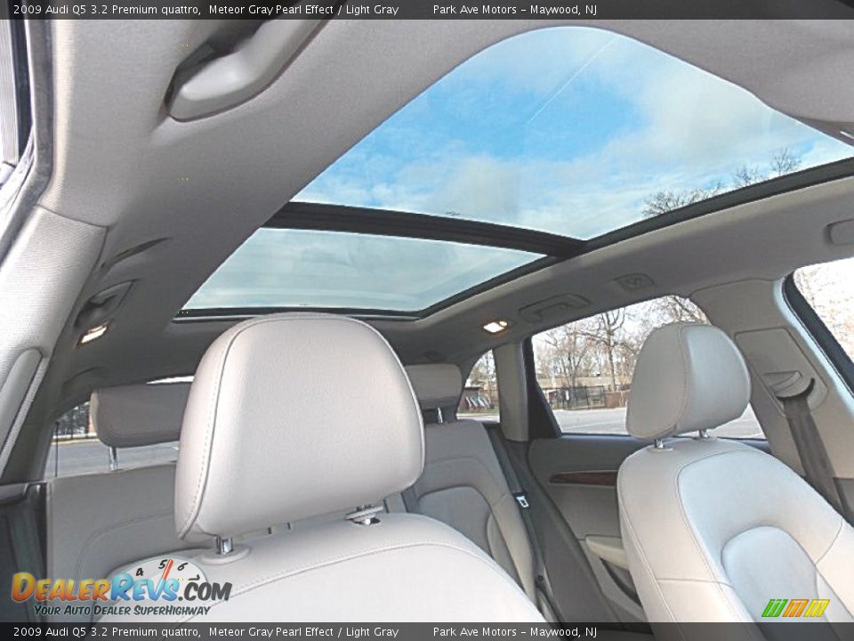 2009 Audi Q5 3.2 Premium quattro Meteor Gray Pearl Effect / Light Gray Photo #23