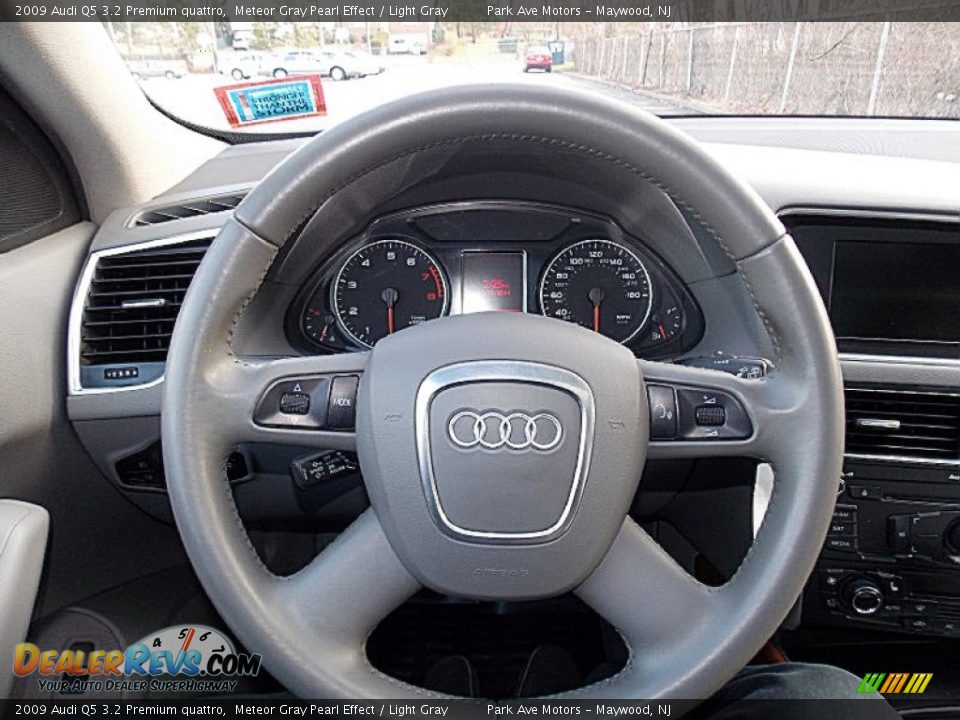 2009 Audi Q5 3.2 Premium quattro Meteor Gray Pearl Effect / Light Gray Photo #31