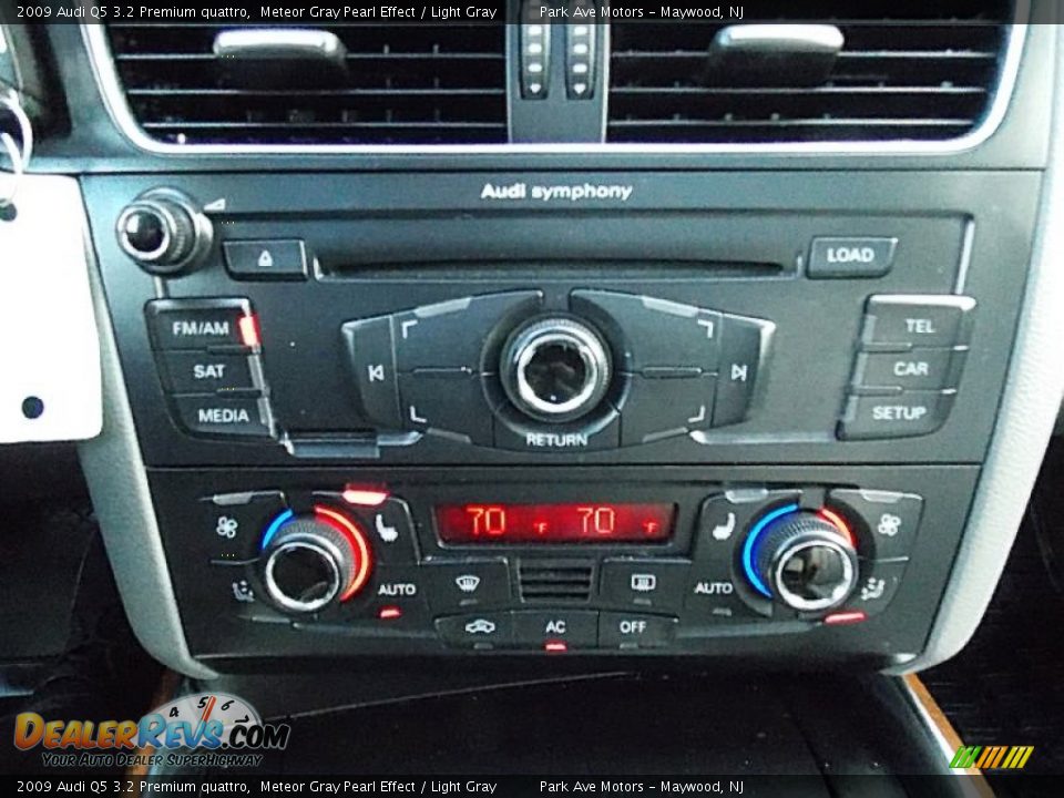 2009 Audi Q5 3.2 Premium quattro Meteor Gray Pearl Effect / Light Gray Photo #33