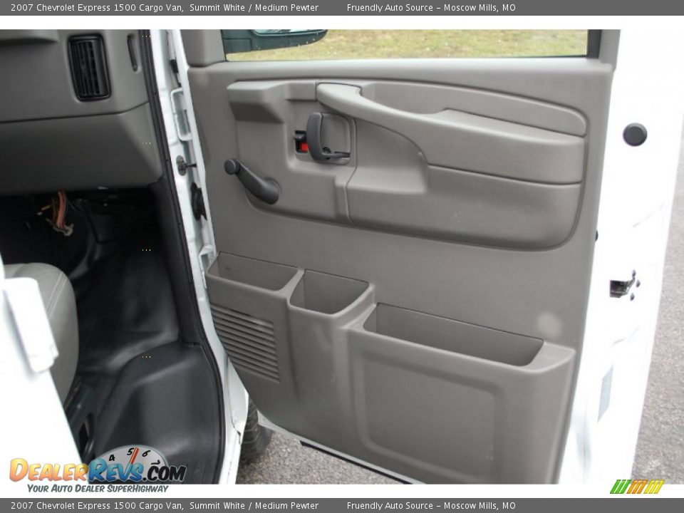 2007 Chevrolet Express 1500 Cargo Van Summit White / Medium Pewter Photo #12