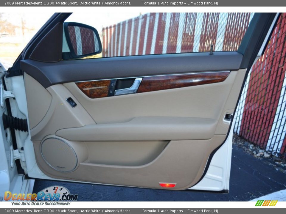 2009 Mercedes-Benz C 300 4Matic Sport Arctic White / Almond/Mocha Photo #24