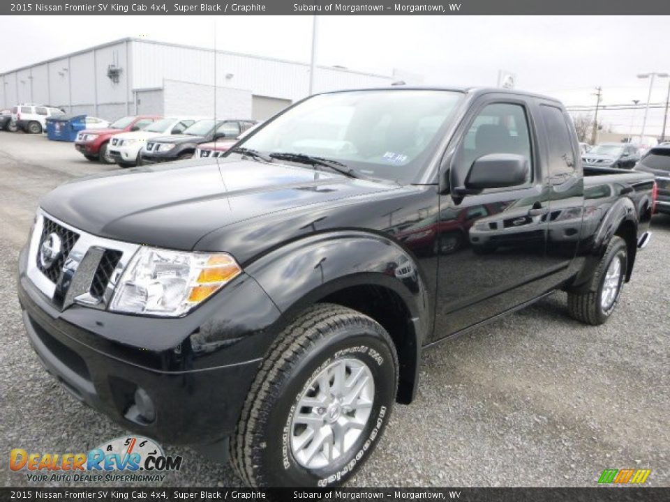 Front 3/4 View of 2015 Nissan Frontier SV King Cab 4x4 Photo #8