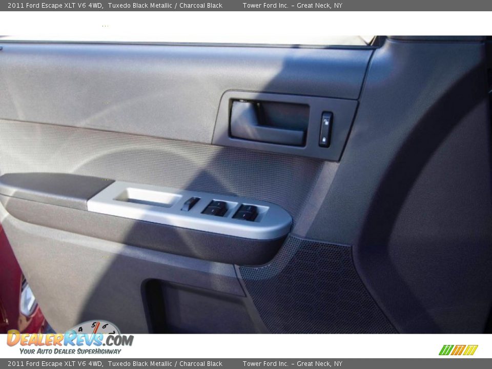 2011 Ford Escape XLT V6 4WD Tuxedo Black Metallic / Charcoal Black Photo #8