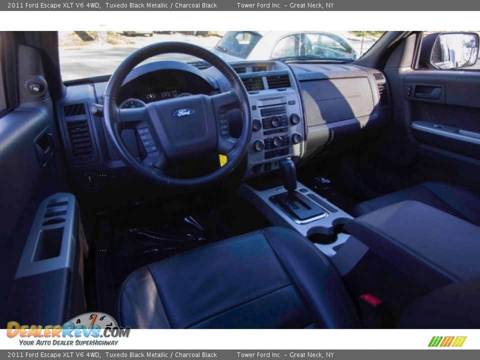 2011 Ford Escape XLT V6 4WD Tuxedo Black Metallic / Charcoal Black Photo #10